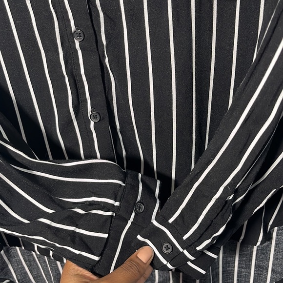 • Forever 21 Black/White Striped Button Up Shirt - Picture 5 of 11